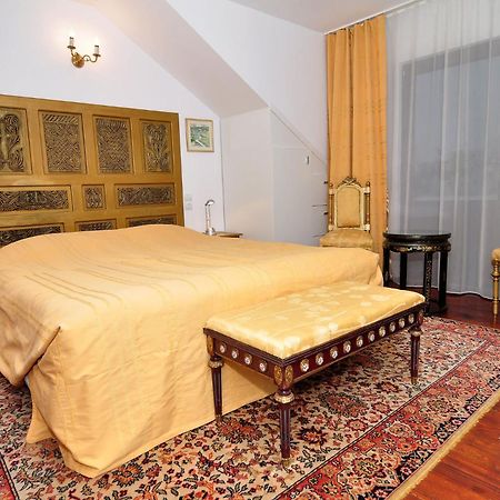 Bed & Breakfast Popamuseum Tarpesti Strada Muzeului Nr 28 Tîrpeşti Kültér fotó