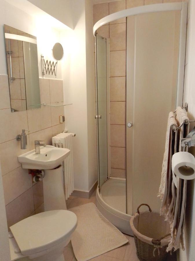 Bed & Breakfast Popamuseum Tarpesti Strada Muzeului Nr 28 Tîrpeşti Kültér fotó