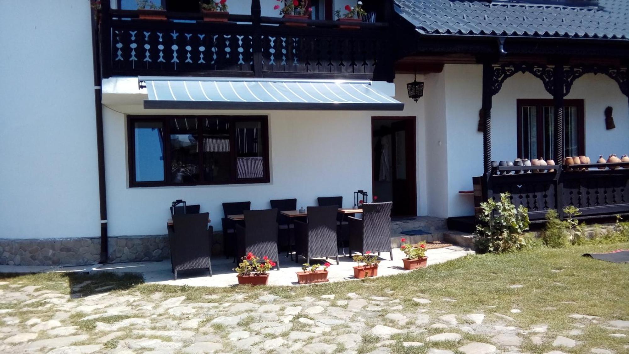 Bed & Breakfast Popamuseum Tarpesti Strada Muzeului Nr 28 Tîrpeşti Kültér fotó