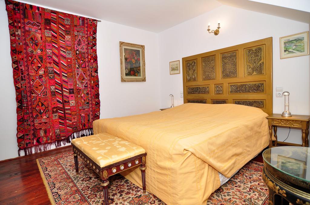 Bed & Breakfast Popamuseum Tarpesti Strada Muzeului Nr 28 Tîrpeşti Kültér fotó