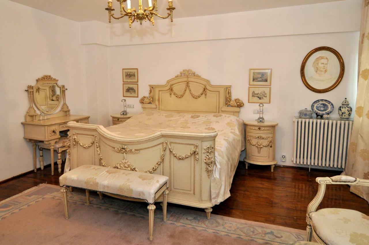 Bed & Breakfast Popamuseum Tarpesti Strada Muzeului Nr 28 Tîrpeşti Kültér fotó