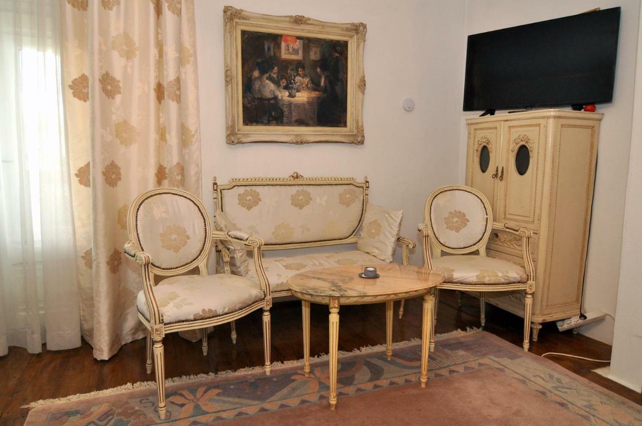 Bed & Breakfast Popamuseum Tarpesti Strada Muzeului Nr 28 Tîrpeşti Kültér fotó