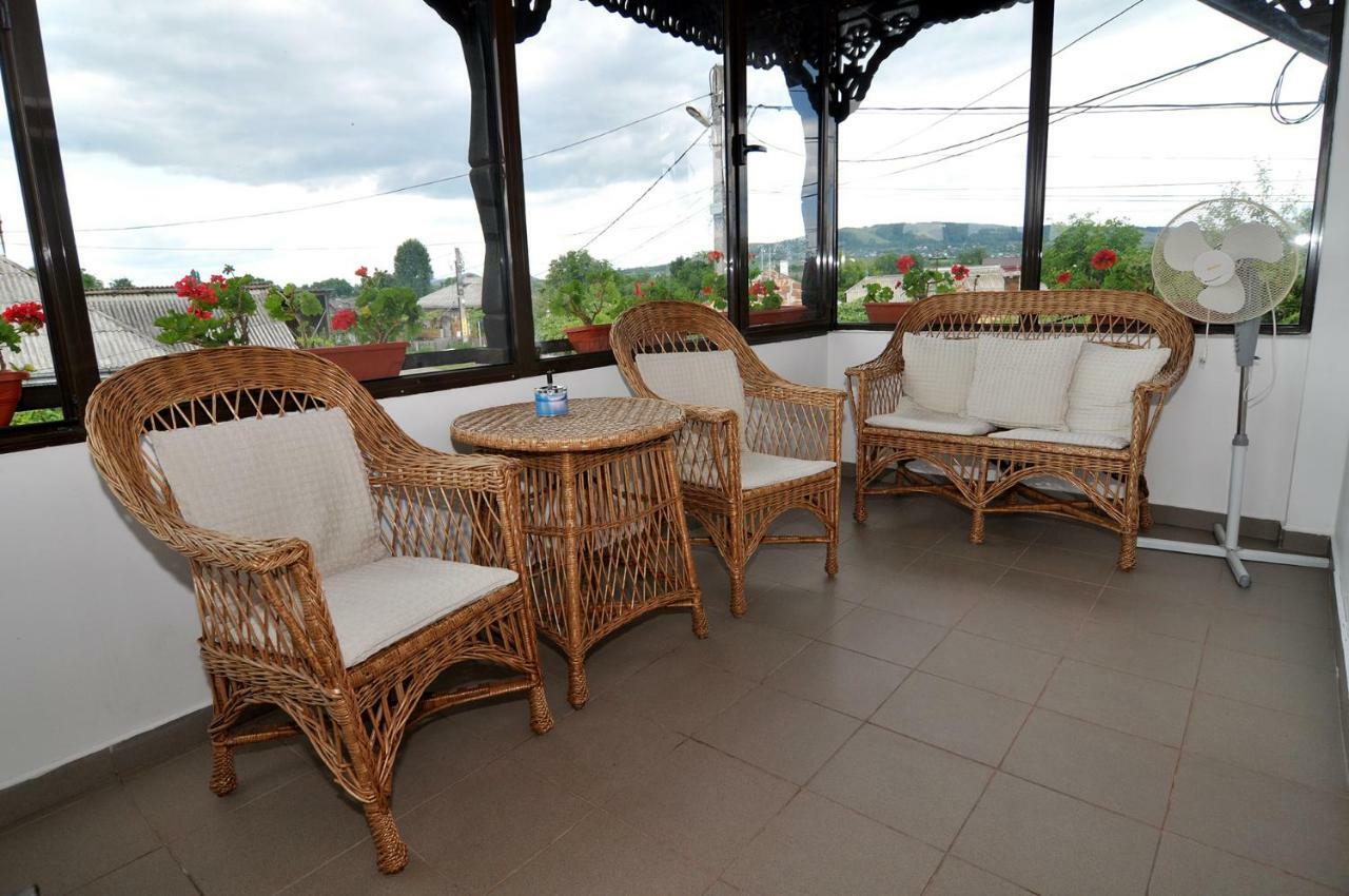 Bed & Breakfast Popamuseum Tarpesti Strada Muzeului Nr 28 Tîrpeşti Kültér fotó