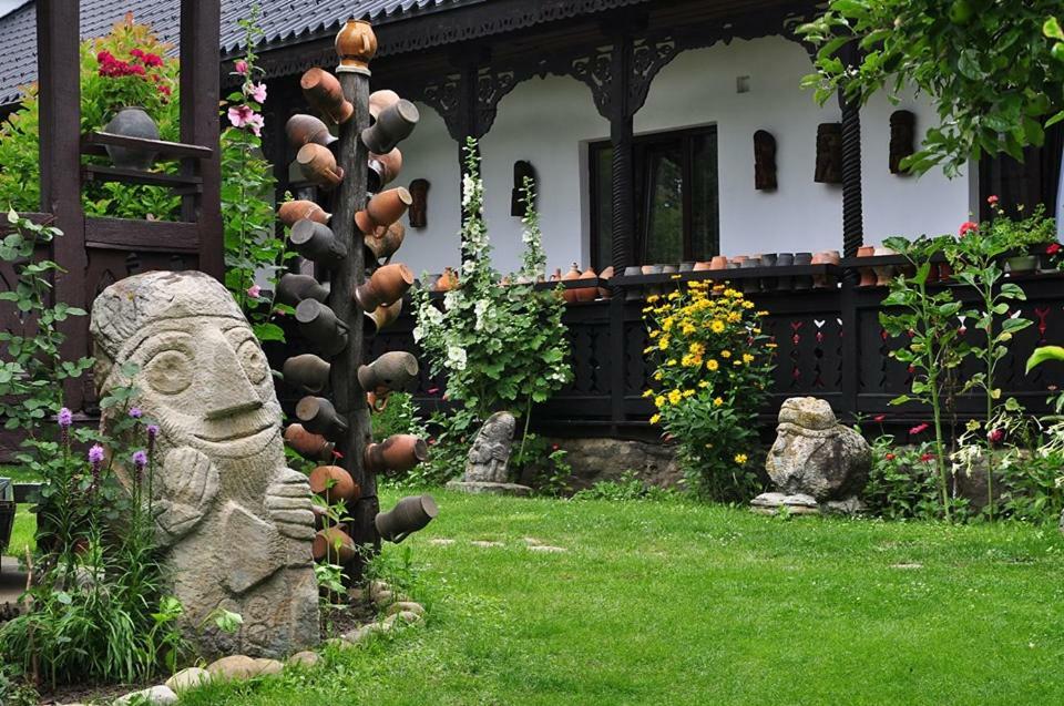 Bed & Breakfast Popamuseum Tarpesti Strada Muzeului Nr 28 Tîrpeşti Kültér fotó